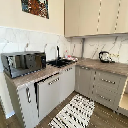 Apartment нові по вулиці роксолани16 *