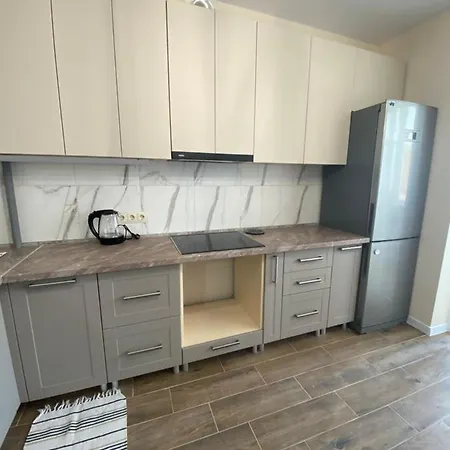Apartment нові по вулиці роксолани16 *
